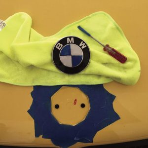 Tutorial inlocuire embleme BMW - Cum se schimbă emblemele unui BMW - madmods.ro